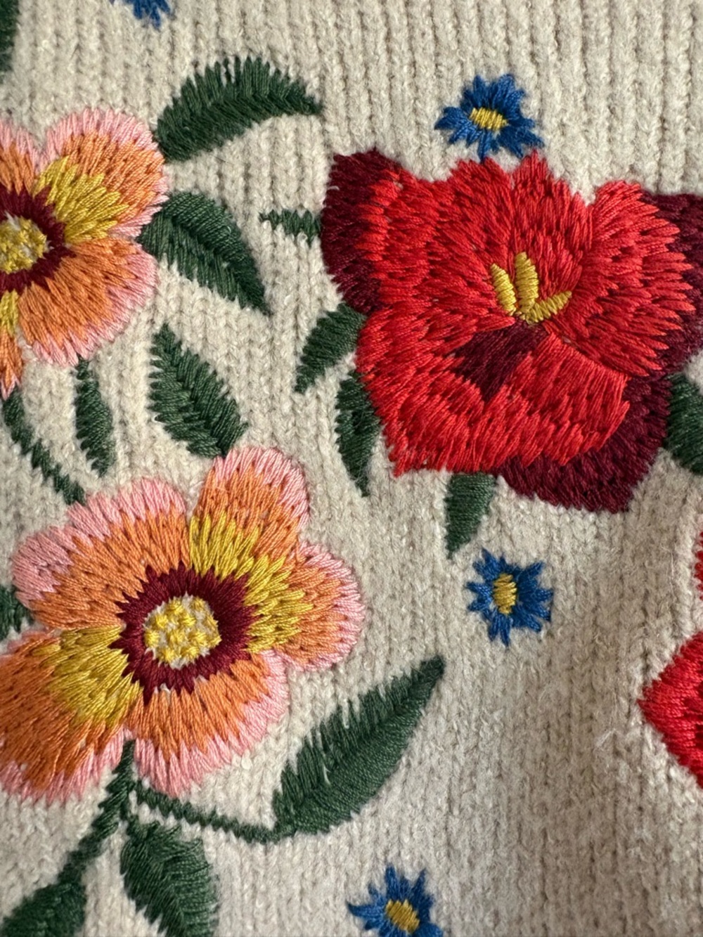 🌸cliche’ Embroidered Sweater - Picture 3 of 7